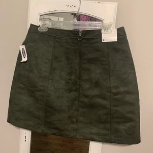 Gap skirt